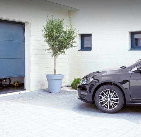 Somfy - garage door opens for car