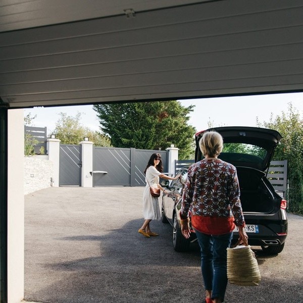 somfy-garage-door-ladies-car