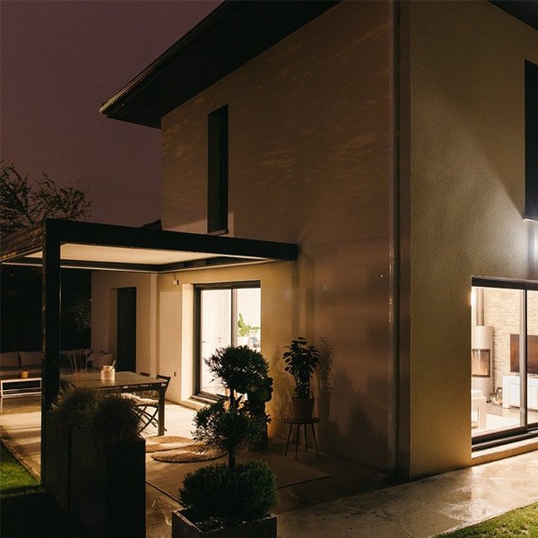 somfy-home-night-outdoor